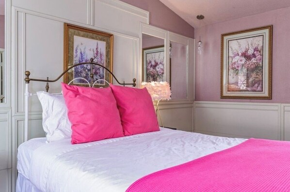 1 bedroom, free WiFi, bed sheets