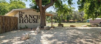 The Prickly Pear Room - The Ranch House Motel