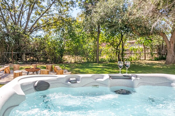 Tina de hidromasaje al aire libre