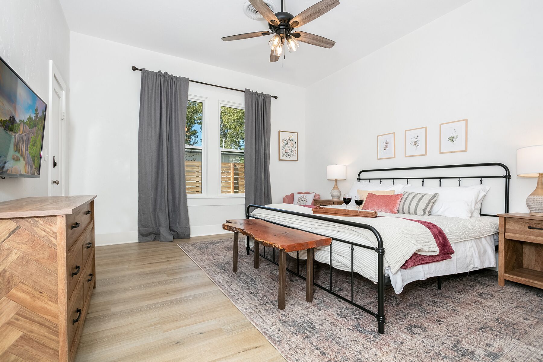 3 bedrooms, iron/ironing board, free WiFi, bed sheets