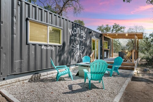 Honey at the Hive, 1/1 | Private Hot Tub | Gas Fire Pit | Cornhole