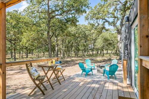 Honey at the Hive, 1/1 | Private Hot Tub | Gas Fire Pit | Cornhole