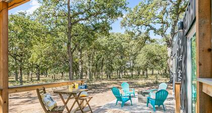 Honey at the Hive, 1/1 | Private Hot Tub | Gas Fire Pit | Cornhole