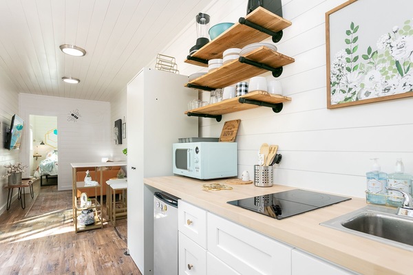 Coffee/tea maker, fridge, microwave, toaster