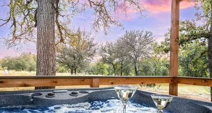 Pollen at the Hive, 1/1 | Private Hot Tub | Gas Fire Pit | Cornhole