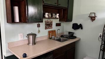 Cafetière-théière, grille-pain