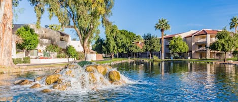 Alberca al aire libre y alberca climatizada