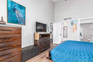 3 bedrooms, desk, iron/ironing board, free WiFi -  NEW & GORGEOUS Lakefront ZEN 3 bedrooms [2 KING +1 Queen] (Phoenix)