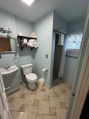 Bathroom - The Ranch House Motel – Your West Texas Getaway Near San Angelo - Agarita Room (Christoval)