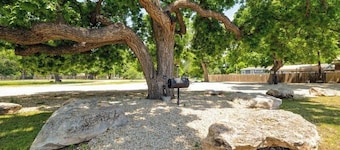 The Ranch House Motel - The Agarita Room