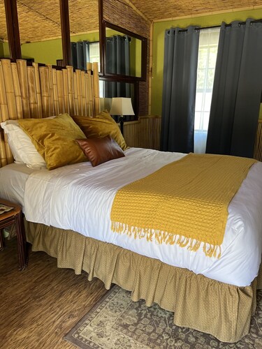 The Huisache Room - The Ranch House Motel