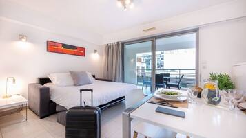 1 chambre, coffres-forts dans les chambres, fer et planche à repasser