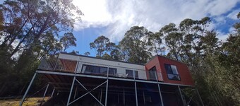 Peaceful, relaxing eco cabin surrounded by nature, 50 min from Hobart