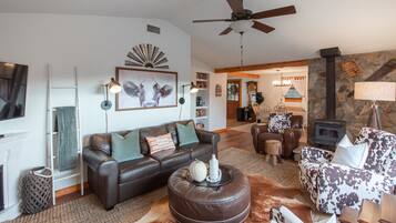 Smart TV, fireplace, DVD player, books