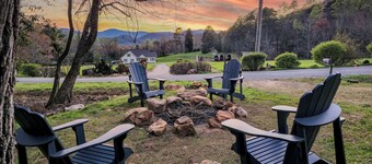 Stunning Views w/Firepit, 2/1 Cottage, Creek, Starlink, ADA + Pet Friendly