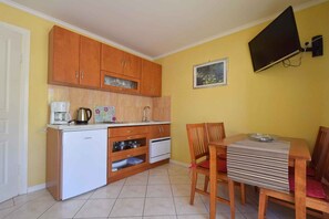 Kühlschrank, Herdplatte, Geschirrspüler