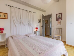 3 sovrum, resesäng och sängkläder