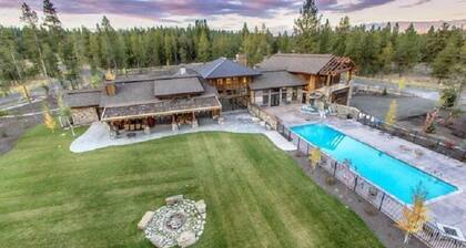 Meadowbright VIsta - Large driveway - Clubhouse with pool & hot tub - River - Luxury