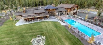 Meadowbright VIsta - Large driveway - Clubhouse with pool & hot tub - River - Luxury