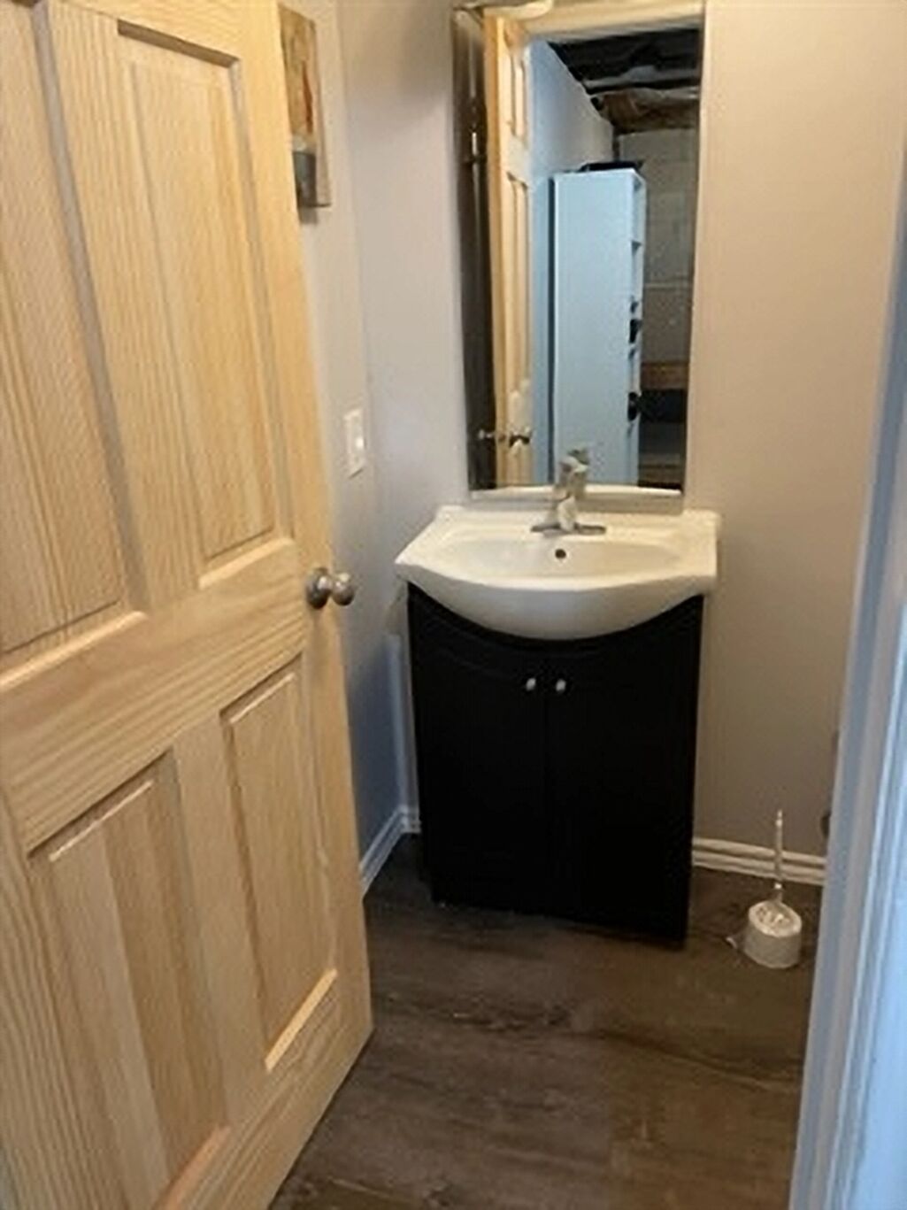 Duschwanne, Haartrockner, Handtücher, Seife