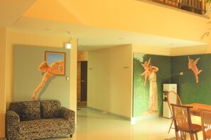 Lobby sitting area - Pinehill Hotel (Seogwipo)