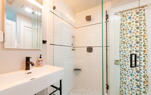 Combined shower/tub, eco-friendly toiletries, hair dryer, towels