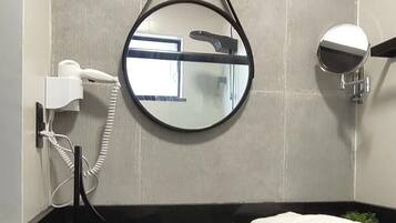 淋浴設備、風筒、提供毛巾、番梘