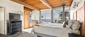 Driftwood Lodge ~ 5 BR/7 Bath ~ 30-acre Private Estate ~ Ocean ~ Forest ~ Events