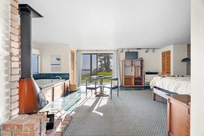 5 chambres, fer et planche à repasser, lit de bébé portatif