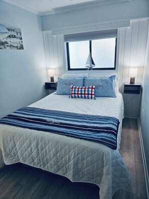 1 bedroom, iron/ironing board, WiFi, bed sheets - Renovated Oceanfront, 1st Floor Condo! Pool & Fishing Pier! In the Heart of IOP! (Isle Of Palms)