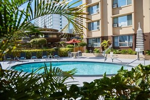 Pool - Convenient Stay in Hawaii! 2 Comfortable Units, Pets Allowed, Onsite Pool (Honolulu)