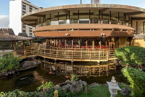 Exterior - Convenient Stay in Hawaii! Onsite Pool Close to Ala Wai Promenade (Honolulu)