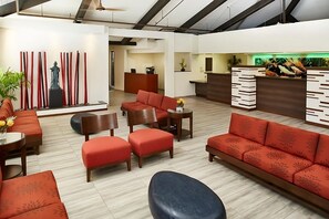 Lobby - Convenient Stay in Hawaii! Onsite Pool Close to Ala Wai Promenade (Honolulu)