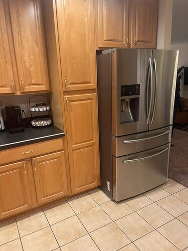 Large 2 bedroom house with private parking in a nice neighborhood