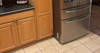 Large 2 bedroom house with private parking in a nice neighborhood