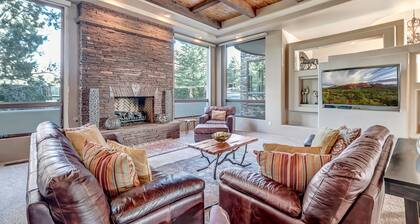 Sedona Luxury Retreat: Spacious 4BR home in Village of Oak Creek with stunning red rock views.