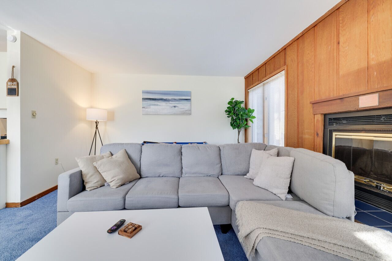 261 Nslope · Beta Lodge - 2BR Townhouse w/ Jacuzzi-Shawnee Mtn