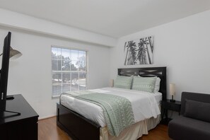 3 عدّة غرف نوم ومكتب ومكواة/لوح كي وسرير سفر