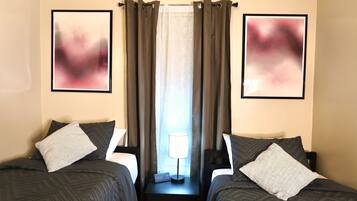 3 habitaciones, escritorio, tabla de planchar con plancha y wifi gratis