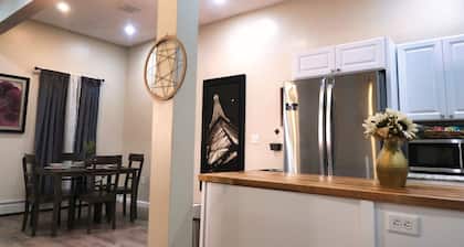 Cozy 3 Bedroom Apartment Minute's From Downtown Lawrence