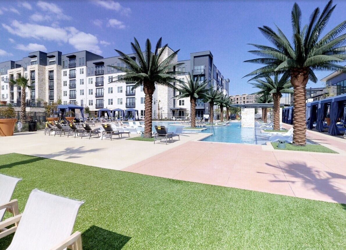 Large Dallas 1 Bedroom with Balcony View - Luxury Amenities - Near Galleria Mall