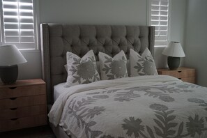 3 habitaciones, tabla de planchar con plancha, wifi y ropa de cama 