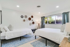 4 bedrooms, desk, iron/ironing board, travel crib - 4 Bedroom Pool Home - Walk to the Beach! (West Palm Beach)