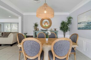 Dining - 4 Bedroom Pool Home - Walk to the Beach! (West Palm Beach)