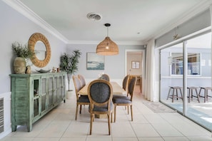 Dining - 4 Bedroom Pool Home - Walk to the Beach! (West Palm Beach)