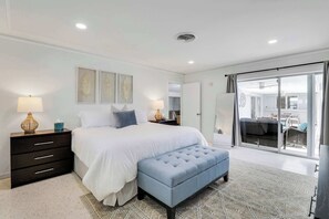 4 Schlafzimmer, Schreibtisch, Bügeleisen/Bügelbrett, Reisekinderbett