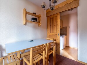 Dining - Studio 4 ppl near the ski runs, ski lifts at 50m (Doucy)