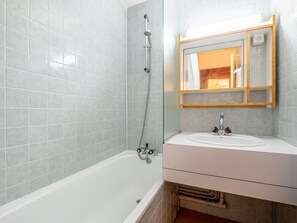 Bathtub - Studio 4 ppl near the ski runs, ski lifts at 50m (Doucy)