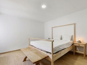3 bedrooms, iron/ironing board, travel crib, free WiFi