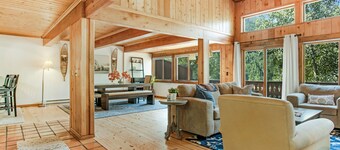 Private Hot Tub, 2 Living Rooms + Kitchen & Kitchenette - Pet Friendly!